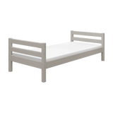 Cama individual FLEXA de la gama CLASSIC, en color gris, con listones horizontales y diseño seguro para los niños, ideal para una habitación infantil.