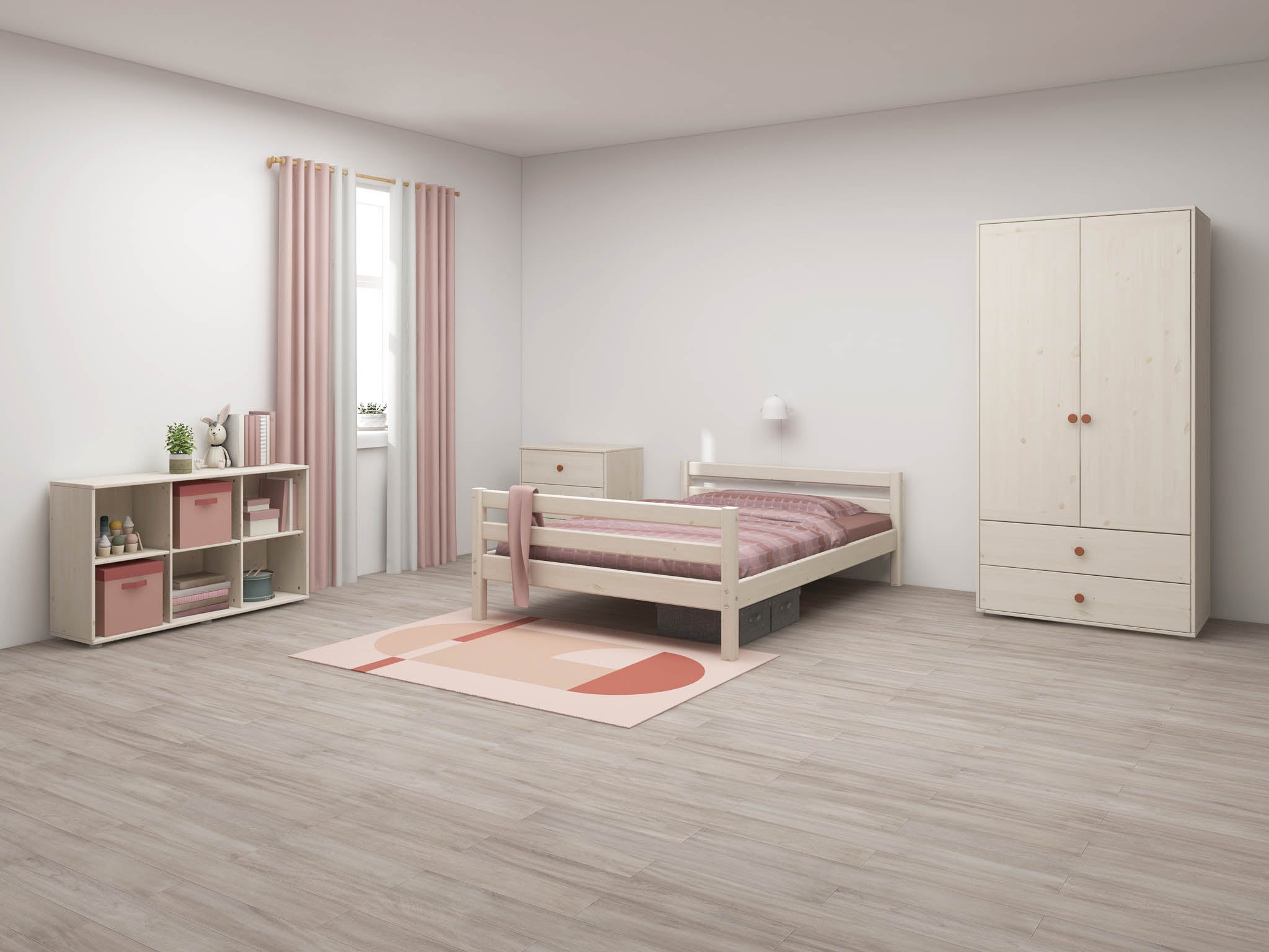 Cama individual FLEXA de 140 x 200 cm en color blanco, con cortinas rosas, muebles de madera clara y un armario, en un dormitorio infantil de estilo minimalista.