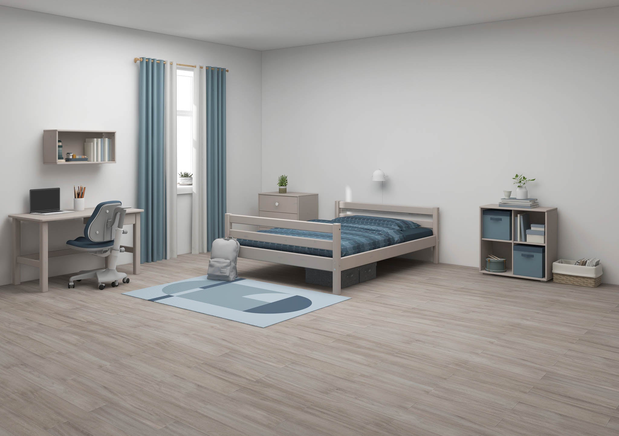 Cama individual FLEXA, de color gris, en un dormitorio infantil de estilo minimalista con toques de azul; se aprecian los bordes redondeados, seguros para los niños.