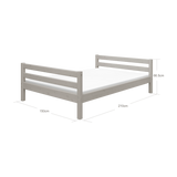 Cama individual FLEXA, estructura GRIS con cabecero y piecero, mostrada en una habitación infantil, con bordes redondeados para mayor seguridad, 140 x 200 cm.