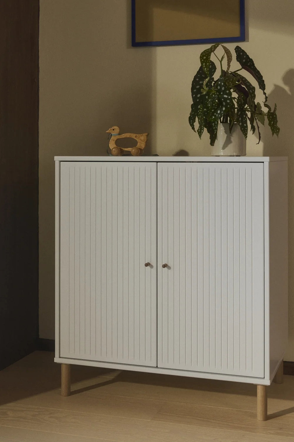 FLEXA SAGA Cupboard, 2 doors, White with Grooves, Oak Legs and Knobs, view 3