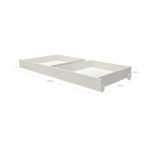 FLEXA-ladekasten van witgrenen met wieltjes voor onder het bed, hier afgebeeld in een kinderkamer, met afgeronde randen voor de veiligheid.