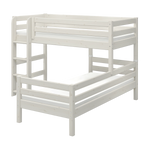 Litera FLEXA CLASSIC de pino blanco con escalera a la izquierda y barandilla de seguridad, diseño seguro para niños, ideal para el dormitorio infantil.