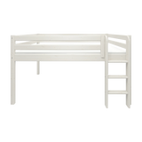 Cama alta FLEXA WHITE de la colección NOR, de pino blanco, con escalera y barandilla de seguridad, mostrada en un dormitorio infantil de estilo minimalista.