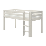Cama alta FLEXA de la colección WHITE, con estructura blanca lisa, barandilla de seguridad y escalera, sobre un fondo liso.