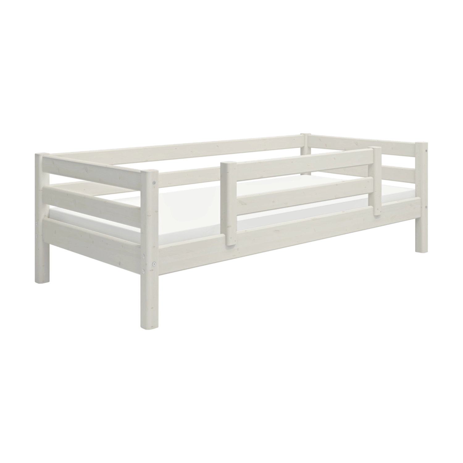 Cama individual FLEXA CLASSIC de pino blanco con barandilla de seguridad, mostrada en una habitación infantil sobre un fondo blanco.