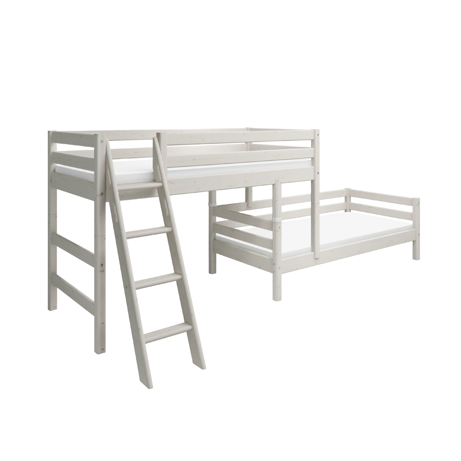 Escalera inclinada FLEXA de la colección CLASSIC en color gris, con peldaños antideslizantes visibles, apta para camas infantiles altas o bajas en el dormitorio.