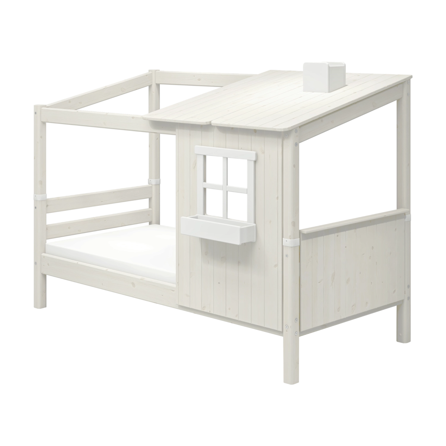 Cama individual FLEXA WHITE de la colección HOUSE, con escalera, techo inclinado, ventana y bordes seguros para los niños, en una habitación infantil.