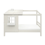 Cama individual blanca FLEXA de la colección HOUSE, con escalera, techo y ventana, mostrada en una habitación infantil; diseño seguro para los niños.