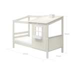 Cama individual infantil FLEXA de la colección WHITE, con estructura en forma de media casita, escalera, detalle de ventana y tejado, en una habitación infantil.